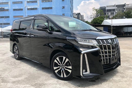 1. Toyota Alphard (doanh số: 124 chiếc).