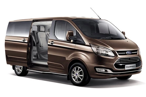 2. Ford Tourneo (doanh số: 245 chiếc