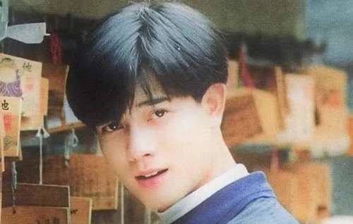 Netizen ngất ngây với những thước hình thời trẻ của “thiên vương” này, các đàn em hiện tại đều phải chịu thua