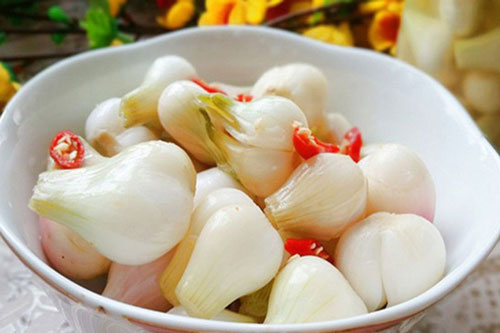 Cách muối hành chua ngon giòn mà không nổi váng