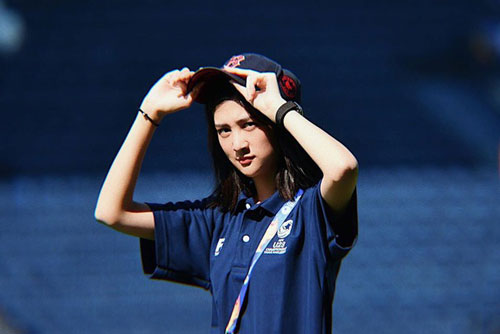 Nữ trợ lý phiên dịch xinh đẹp của U23 Việt Nam ở Thái Lan