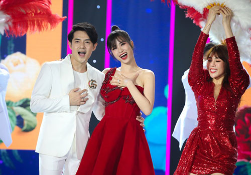 Vợ chồng Đông Nhi – Ông Cao Thắng lần đầu tiên song ca sau kết hôn