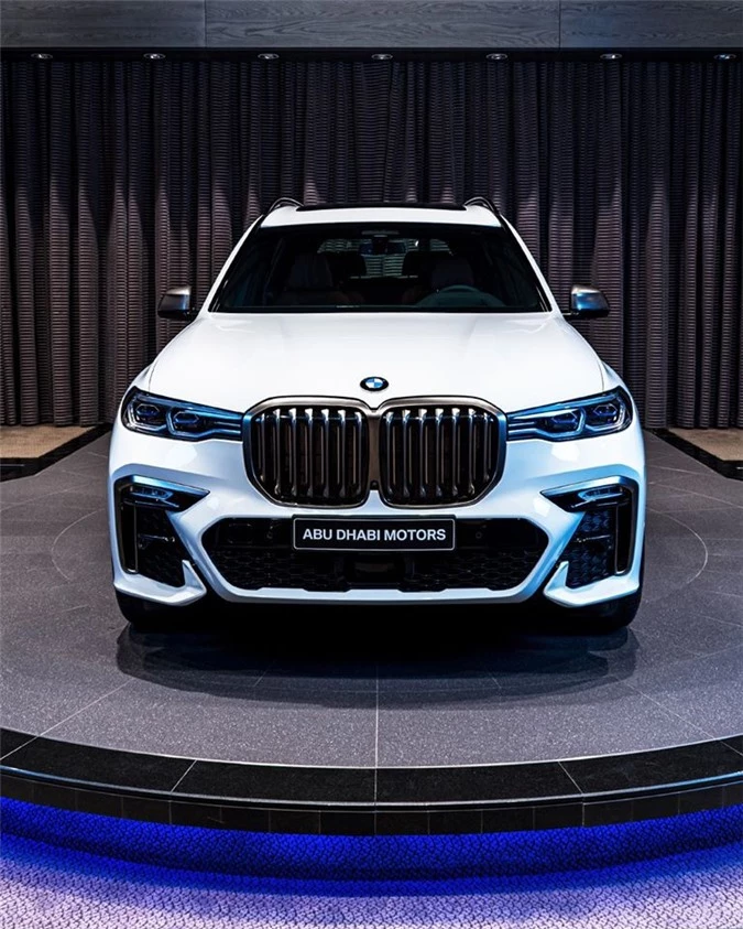 anh chi tiet bmw x7 ban mau son trang alpine cung noi that tartufo hinh 2