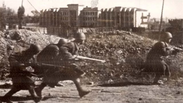 Loat anh kinh dien ve tran Stalingrad chan dong lich su-Hinh-6