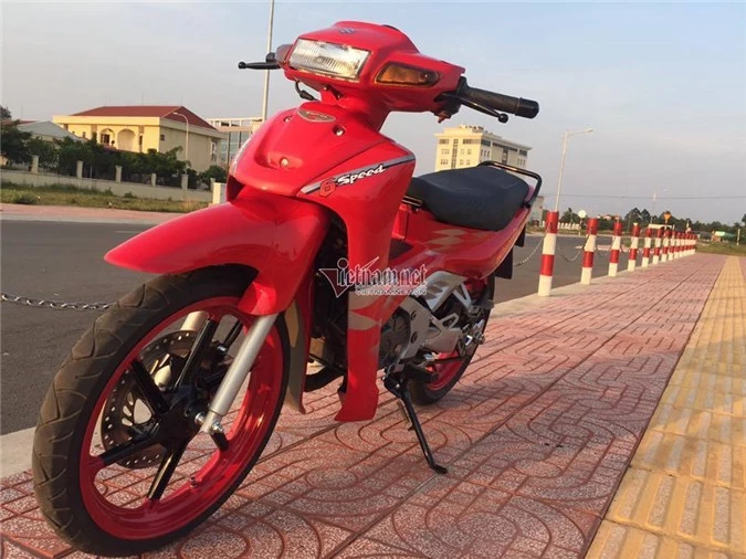 Suzuki Akira cổ độ xì-po Satria giá trăm triệu của thầy giáo Vĩnh Long