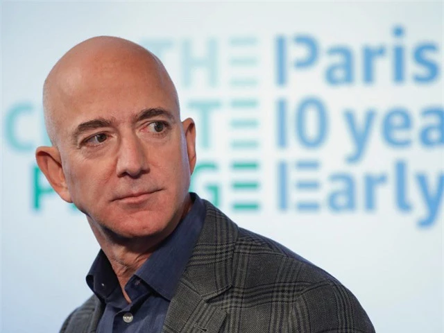 Ông chủ Amazon Jeff Bezos là người kiếm tiền nhiều nhất thập kỷ - Ảnh 1.