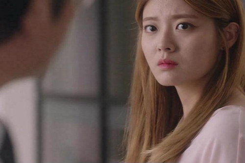 Chồng đem bồ về nhà an thai, vợ vẫn không nói gì cho đến 1 lần cô làm điều này khiến bồ khiếp vía