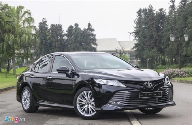 Toyota Camry 2019 thay đổi nhiều ở nội, ngoại thất.