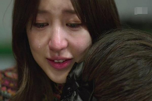 Ngày ly hôn con dâu bật khóc: “Vì trong lòng mẹ có con, nên con mới cố gắng được đến ngày hôm nay”