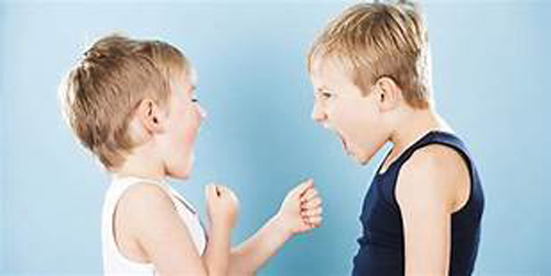 Con trẻ đánh nhau đừng quát mắng, đây mới là cách xử trí khôn ngoan của người mẹ thông thái