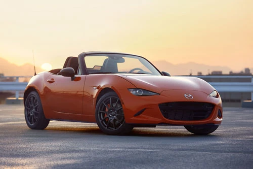 10. Mazda MX-5 Miata 2019 (giá khởi điểm: 25.730 USD).