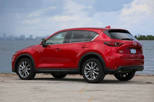 4. Mazda CX-5 (giá khởi điểm: 25.395 USD).