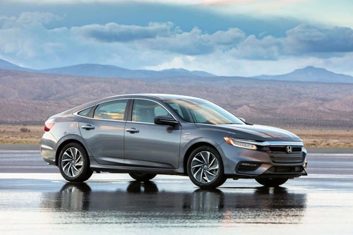 5. Honda Insight 2019 (giá khởi điểm: 23.725 USD).