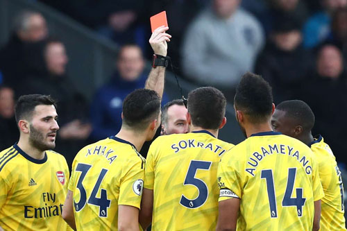 Arsenal xin giảm án cho Aubameyang sau tấm thẻ đỏ trong trận gặp Crystal Palace