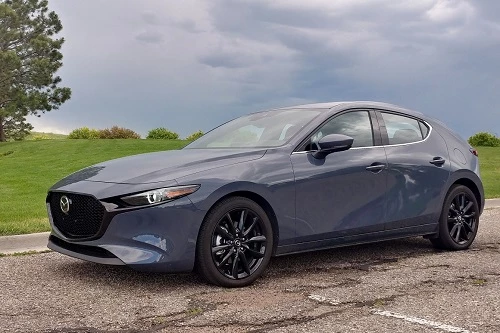 8. Mazda3 AWD 2019 (giá khởi điểm: 24.920 USD).