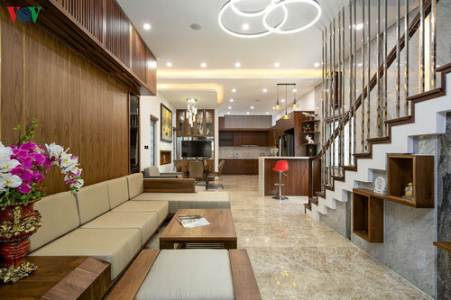 Nhà phố với nội thất hiện đại và không gian giếng trời xanh mát