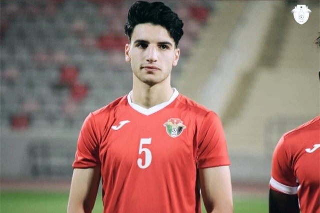 Cầu thủ U23 Jordan được dân mạng chú ý vì gương mặt điển trai - 2