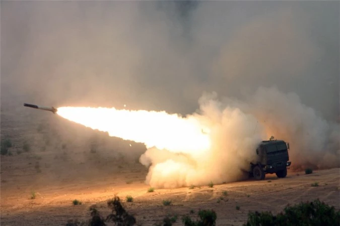 Phao phan luc M142 HIMARS cua My uy hiep truc tiep can cu khong quan cua Iran?-Hinh-9