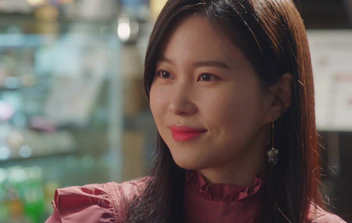 Đến nhà đồng nghiệp ăn cỗ ông Công ông Táo liền bị chê kém duyên xấu nết, lời giải thích của cô thư ký khiến ai cũng phải xúc động