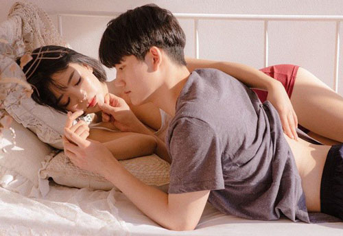 Con dâu ngoại tình trong nhà nghỉ, mẹ chồng đứng đợi đón về, nấu cho toàn món ngon tẩm bổ