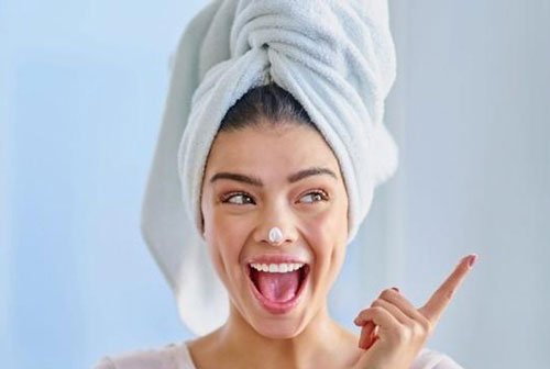 Đen đến mấy cũng trắng bật tông nhờ bôi sữa tươi lên da theo cách này