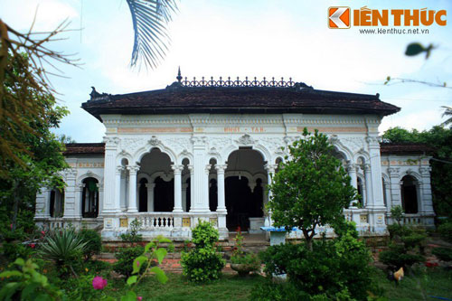 Ngắm dinh thự cổ trắng như tuyết giữa miệt vườn Nam Bộ