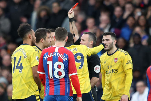 Arsenal kháng cáo bất thành, Aubameyang vẫn bị treo giò 3 trận vì thẻ đỏ