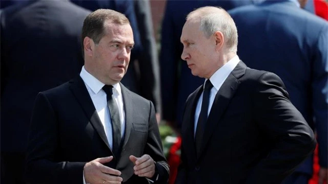 20 năm đồng hành của bộ đôi Putin - Medvedev - 1