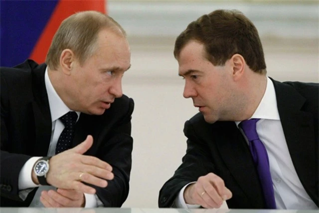 20 năm đồng hành của bộ đôi Putin - Medvedev - 2