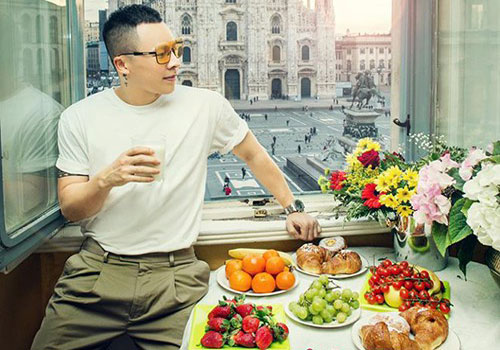 Khắc Tiệp sống hào nhoáng, bóng bẩy ra sao trước tin đồn bị đòi nợ?