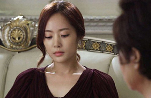 Đang chạy đôn chạy đáo việc công ty, mẹ chồng gọi "cháy máy" giục sắm Tết, nàng dâu đặt cộp 50 triệu lên bàn rồi khôn khéo ứng phó khiến mẹ chồng tâm phục