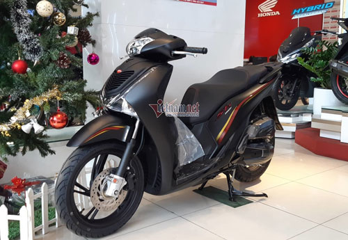 Giá xe máy cận Tết: "Cháy" Honda SH, không còn xe giao khách