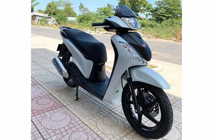 Đẳng cấp dân chơi: Honda SH biển khủng, giá ngang ô tô