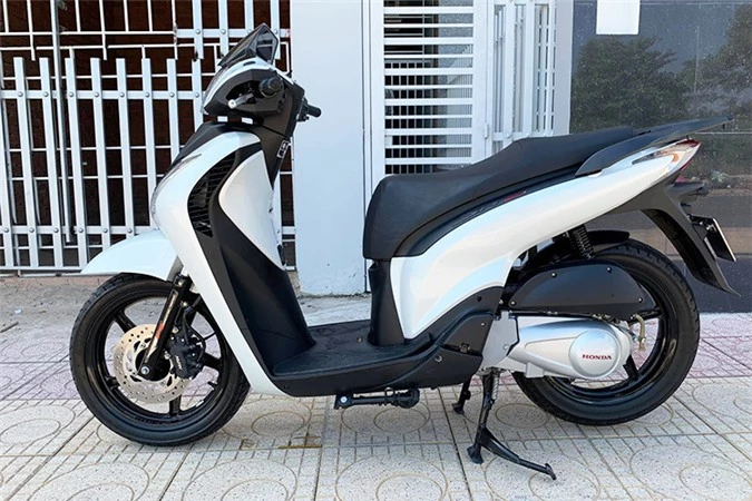 Đẳng cấp dân chơi: Honda SH biển khủng, giá ngang ô tô