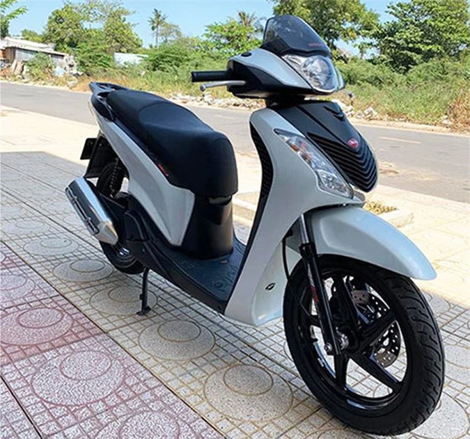 Đẳng cấp dân chơi: Honda SH biển khủng, giá ngang ô tô