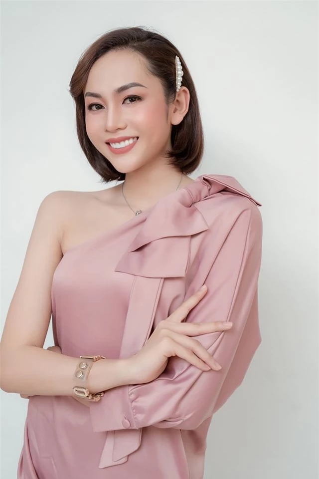 Nguoi dep chuyen gioi Luong My Ky gay sot voi gu an mac cuc nong bong-Hinh-10