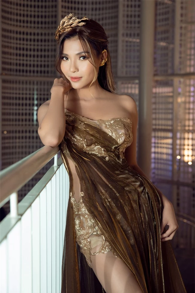 Thúy Diễm khóc thét vì da cháy nắng đen sạm, Lương Thế Thành vẫn ôm hôn không ngừng - Ảnh 2. Thúy Diễm khóc thét vì da cháy nắng đen sạm, Lương Thế Thành vẫn ôm hôn không ngừng - Ảnh 2.