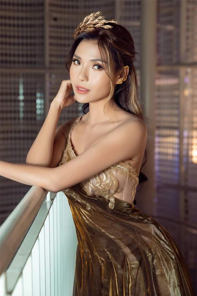 Thúy Diễm khóc thét vì da cháy nắng đen sạm, Lương Thế Thành vẫn ôm hôn không ngừng - Ảnh 5. Thúy Diễm khóc thét vì da cháy nắng đen sạm, Lương Thế Thành vẫn ôm hôn không ngừng - Ảnh 5.