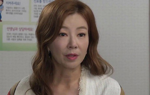 Năm đầu ăn Tết nhà chồng, chiều 30 mẹ chồng vào phòng nói vài câu khiến nàng dâu mới bật khóc nức nở