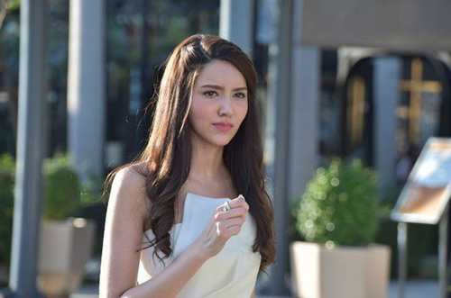 Ả nhân tình trơ trẽn vác bụng bầu đến tận nhà, người vợ còn ghê gớm hơn khiến cô ta phải cúi mặt bỏ đi