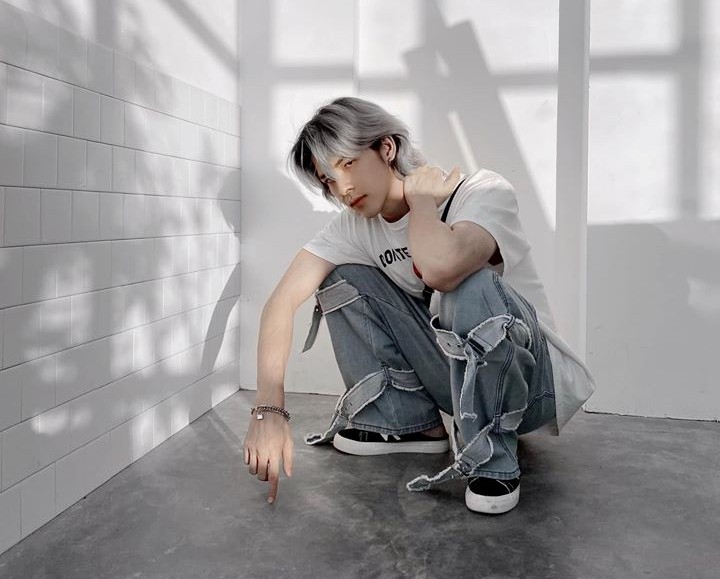 “Phát hờn” với gu thời trang “chất lừ” của hot boy Denis Đặng