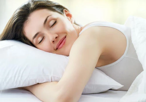 Cải thiện giấc ngủ: Giấc ngủ có vai trò quan trọng đối với cơ thể như không khí đối với hô hấp hay thức ăn đối với tiêu hóa. Thiếu ngủ dẫn đến nguy cơ mắc các bệnh như tiểu đường hay cao huyết áp. Hãy ngủ ít nhất 7 tiếng mỗi ngày.