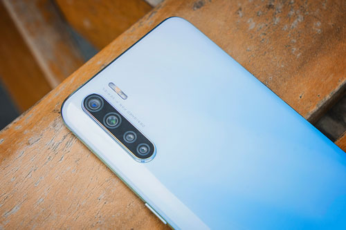 Trên tay Oppo F15 vừa trình làng, giá 6,54 triệu đồng