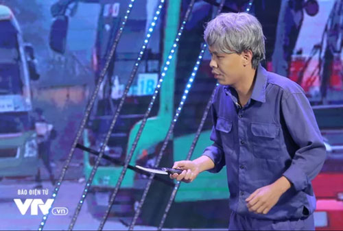 Gala cười 2020: Trung Ruồi già nua, khắc khổ, hóa kẻ cướp bất đắc dĩ