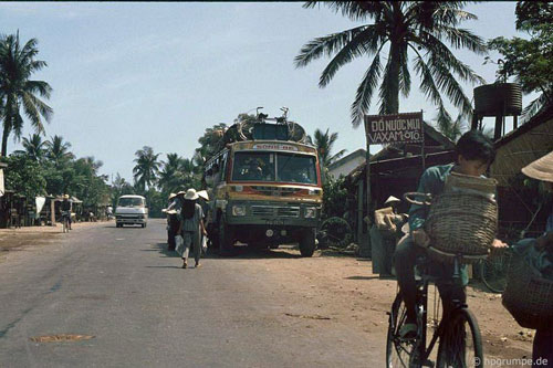 Kho ảnh khổng lồ về Việt Nam 1991-1993: Đường đến xứ Huế