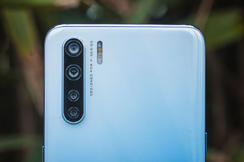 Cận cảnh smartphone Oppo 4 camera sau, RAM 8 GB, pin 4.000 mAh, giá 6,54 triệu