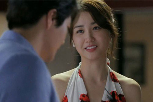 Chồng lén lút gửi cho osin 10 triệu/tháng, vợ định "toang" cả đôi