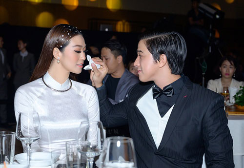 Kh&#xE1;nh My &#x2013; Ti&#x1EBF;n V&#x169; l&#x1EA7;n &#x111;&#x1EA7;u c&#xF4;ng khai y&#xEA;u nhau, &#x201C;t&#xEC;nh t&#x1EE9; kh&#xF4;ng r&#x1EDD;i&#x201D; tr&#xEA;n th&#x1EA3;m &#x111;&#x1ECF;