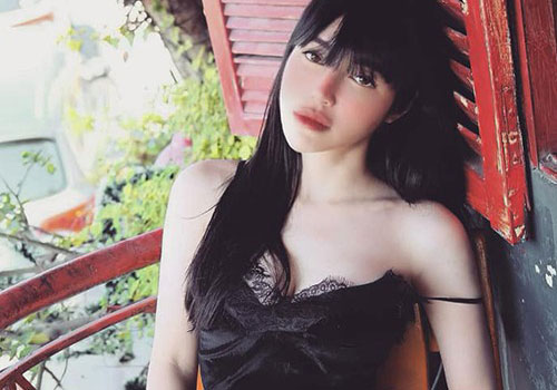 “Gái 2 con” Elly Trần eo bé hơn Ngọc Trinh, gợi cảm vô đối