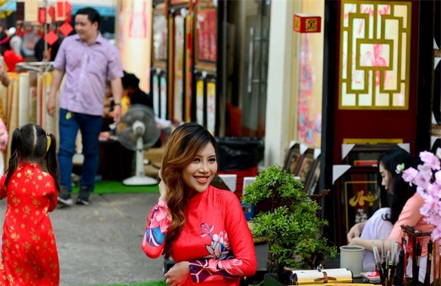 Bà đồ trên phố Sài Gòn.jpg